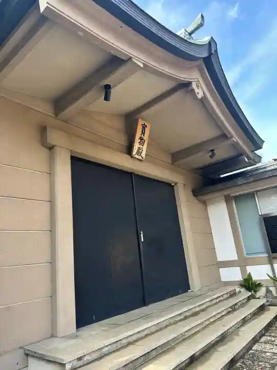 品川神社の{uncategorized: "未分類", other: "その他", undefined: "問題あり", building: "その他建物", grave: "お墓", sacred_gate: "鳥居", guardian: "狛犬", statue: "像", buddha: "仏像", history: "歴史", nature: "自然", garden: "庭園", animal: "動物", pagoda: "塔", temizu: "手水舎", mountain_gate: "山門・神門", sanctuary: "本殿・本堂", subordinate: "末社・摂社", art: "芸術", scenery: "景色", jizo: "地蔵", ema: "絵馬", goshuin: "御朱印", omikuji: "おみくじ", items: "授与品その他", amulet: "お守り", goshuincho: "御朱印帳", eats: "食事", festival: "お祭り", votive_dance: "神楽", shichigosan: "七五三参", wedding: "結婚式", experience: "体験その他", initially: "初詣", around: "周辺", anti_infection: "感染症対策"}