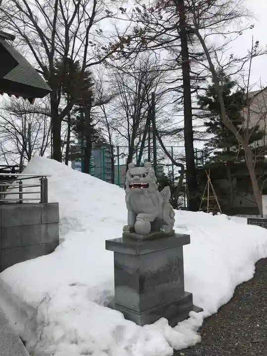 信濃神社の狛犬