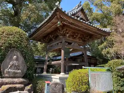 久米寺の{uncategorized: "未分類", other: "その他", undefined: "問題あり", building: "その他建物", grave: "お墓", sacred_gate: "鳥居", guardian: "狛犬", statue: "像", buddha: "仏像", history: "歴史", nature: "自然", garden: "庭園", animal: "動物", pagoda: "塔", temizu: "手水舎", mountain_gate: "山門・神門", sanctuary: "本殿・本堂", subordinate: "末社・摂社", art: "芸術", scenery: "景色", jizo: "地蔵", ema: "絵馬", goshuin: "御朱印", omikuji: "おみくじ", items: "授与品その他", amulet: "お守り", goshuincho: "御朱印帳", eats: "食事", festival: "お祭り", votive_dance: "神楽", shichigosan: "七五三参", wedding: "結婚式", experience: "体験その他", initially: "初詣", around: "周辺", anti_infection: "感染症対策"}