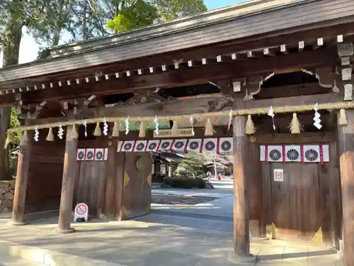 砥鹿神社（里宮）の山門・神門