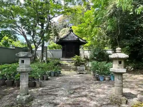 當麻寺奥院の{uncategorized: "未分類", other: "その他", undefined: "問題あり", building: "その他建物", grave: "お墓", sacred_gate: "鳥居", guardian: "狛犬", statue: "像", buddha: "仏像", history: "歴史", nature: "自然", garden: "庭園", animal: "動物", pagoda: "塔", temizu: "手水舎", mountain_gate: "山門・神門", sanctuary: "本殿・本堂", subordinate: "末社・摂社", art: "芸術", scenery: "景色", jizo: "地蔵", ema: "絵馬", goshuin: "御朱印", omikuji: "おみくじ", items: "授与品その他", amulet: "お守り", goshuincho: "御朱印帳", eats: "食事", festival: "お祭り", votive_dance: "神楽", shichigosan: "七五三参", wedding: "結婚式", experience: "体験その他", initially: "初詣", around: "周辺", anti_infection: "感染症対策"}