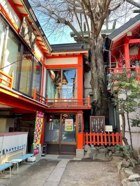 於玉稲荷神社の{uncategorized: "未分類", other: "その他", undefined: "問題あり", building: "その他建物", grave: "お墓", sacred_gate: "鳥居", guardian: "狛犬", statue: "像", buddha: "仏像", history: "歴史", nature: "自然", garden: "庭園", animal: "動物", pagoda: "塔", temizu: "手水舎", mountain_gate: "山門・神門", sanctuary: "本殿・本堂", subordinate: "末社・摂社", art: "芸術", scenery: "景色", jizo: "地蔵", ema: "絵馬", goshuin: "御朱印", omikuji: "おみくじ", items: "授与品その他", amulet: "お守り", goshuincho: "御朱印帳", eats: "食事", festival: "お祭り", votive_dance: "神楽", shichigosan: "七五三参", wedding: "結婚式", experience: "体験その他", initially: "初詣", around: "周辺", anti_infection: "感染症対策"}