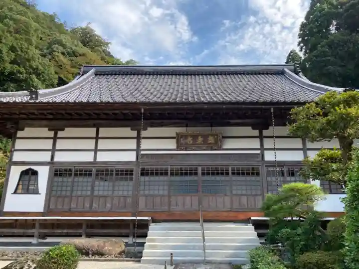 極楽寺の本殿・本堂