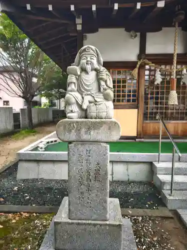 恵美須神社の{uncategorized: "未分類", other: "その他", undefined: "問題あり", building: "その他建物", grave: "お墓", sacred_gate: "鳥居", guardian: "狛犬", statue: "像", buddha: "仏像", history: "歴史", nature: "自然", garden: "庭園", animal: "動物", pagoda: "塔", temizu: "手水舎", mountain_gate: "山門・神門", sanctuary: "本殿・本堂", subordinate: "末社・摂社", art: "芸術", scenery: "景色", jizo: "地蔵", ema: "絵馬", goshuin: "御朱印", omikuji: "おみくじ", items: "授与品その他", amulet: "お守り", goshuincho: "御朱印帳", eats: "食事", festival: "お祭り", votive_dance: "神楽", shichigosan: "七五三参", wedding: "結婚式", experience: "体験その他", initially: "初詣", around: "周辺", anti_infection: "感染症対策"}