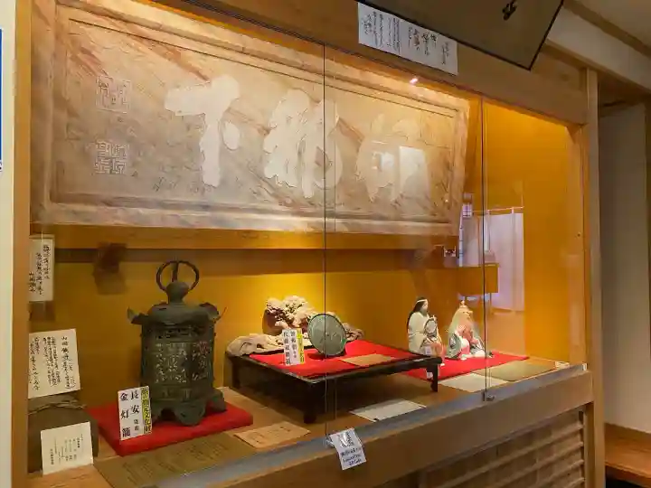 伊那下神社の{uncategorized: "未分類", other: "その他", undefined: "問題あり", building: "その他建物", grave: "お墓", sacred_gate: "鳥居", guardian: "狛犬", statue: "像", buddha: "仏像", history: "歴史", nature: "自然", garden: "庭園", animal: "動物", pagoda: "塔", temizu: "手水舎", mountain_gate: "山門・神門", sanctuary: "本殿・本堂", subordinate: "末社・摂社", art: "芸術", scenery: "景色", jizo: "地蔵", ema: "絵馬", goshuin: "御朱印", omikuji: "おみくじ", items: "授与品その他", amulet: "お守り", goshuincho: "御朱印帳", eats: "食事", festival: "お祭り", votive_dance: "神楽", shichigosan: "七五三参", wedding: "結婚式", experience: "体験その他", initially: "初詣", around: "周辺", anti_infection: "感染症対策"}