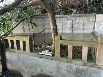 三社神社の{uncategorized: "未分類", other: "その他", undefined: "問題あり", building: "その他建物", grave: "お墓", sacred_gate: "鳥居", guardian: "狛犬", statue: "像", buddha: "仏像", history: "歴史", nature: "自然", garden: "庭園", animal: "動物", pagoda: "塔", temizu: "手水舎", mountain_gate: "山門・神門", sanctuary: "本殿・本堂", subordinate: "末社・摂社", art: "芸術", scenery: "景色", jizo: "地蔵", ema: "絵馬", goshuin: "御朱印", omikuji: "おみくじ", items: "授与品その他", amulet: "お守り", goshuincho: "御朱印帳", eats: "食事", festival: "お祭り", votive_dance: "神楽", shichigosan: "七五三参", wedding: "結婚式", experience: "体験その他", initially: "初詣", around: "周辺", anti_infection: "感染症対策"}