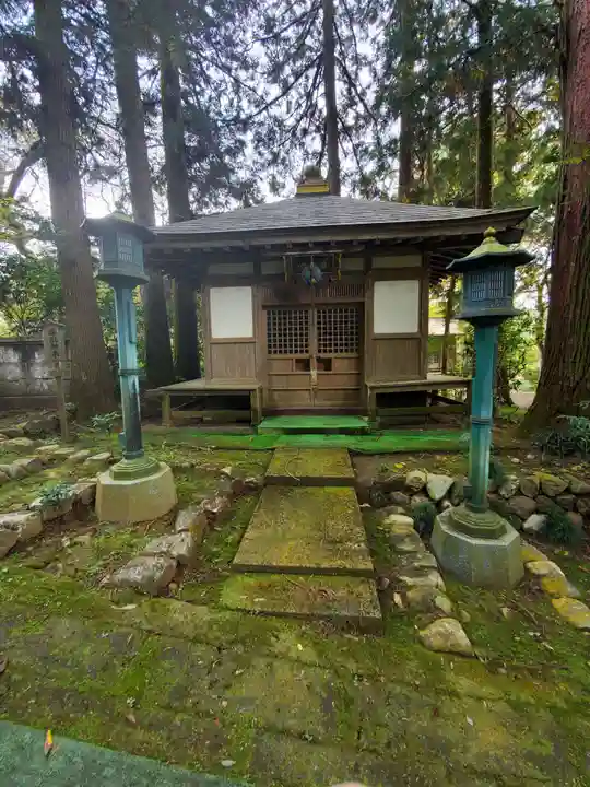 光丸山 法輪寺の本殿・本堂