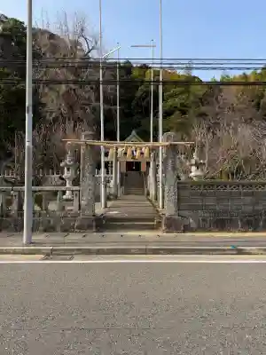 四所神社の{uncategorized: "未分類", other: "その他", undefined: "問題あり", building: "その他建物", grave: "お墓", sacred_gate: "鳥居", guardian: "狛犬", statue: "像", buddha: "仏像", history: "歴史", nature: "自然", garden: "庭園", animal: "動物", pagoda: "塔", temizu: "手水舎", mountain_gate: "山門・神門", sanctuary: "本殿・本堂", subordinate: "末社・摂社", art: "芸術", scenery: "景色", jizo: "地蔵", ema: "絵馬", goshuin: "御朱印", omikuji: "おみくじ", items: "授与品その他", amulet: "お守り", goshuincho: "御朱印帳", eats: "食事", festival: "お祭り", votive_dance: "神楽", shichigosan: "七五三参", wedding: "結婚式", experience: "体験その他", initially: "初詣", around: "周辺", anti_infection: "感染症対策"}