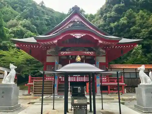 長門湯本豊川稲荷の本殿・本堂