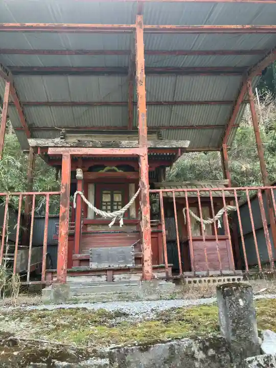 有綱神社の{uncategorized: "未分類", other: "その他", undefined: "問題あり", building: "その他建物", grave: "お墓", sacred_gate: "鳥居", guardian: "狛犬", statue: "像", buddha: "仏像", history: "歴史", nature: "自然", garden: "庭園", animal: "動物", pagoda: "塔", temizu: "手水舎", mountain_gate: "山門・神門", sanctuary: "本殿・本堂", subordinate: "末社・摂社", art: "芸術", scenery: "景色", jizo: "地蔵", ema: "絵馬", goshuin: "御朱印", omikuji: "おみくじ", items: "授与品その他", amulet: "お守り", goshuincho: "御朱印帳", eats: "食事", festival: "お祭り", votive_dance: "神楽", shichigosan: "七五三参", wedding: "結婚式", experience: "体験その他", initially: "初詣", around: "周辺", anti_infection: "感染症対策"}