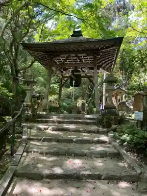 三瀧寺の{uncategorized: "未分類", other: "その他", undefined: "問題あり", building: "その他建物", grave: "お墓", sacred_gate: "鳥居", guardian: "狛犬", statue: "像", buddha: "仏像", history: "歴史", nature: "自然", garden: "庭園", animal: "動物", pagoda: "塔", temizu: "手水舎", mountain_gate: "山門・神門", sanctuary: "本殿・本堂", subordinate: "末社・摂社", art: "芸術", scenery: "景色", jizo: "地蔵", ema: "絵馬", goshuin: "御朱印", omikuji: "おみくじ", items: "授与品その他", amulet: "お守り", goshuincho: "御朱印帳", eats: "食事", festival: "お祭り", votive_dance: "神楽", shichigosan: "七五三参", wedding: "結婚式", experience: "体験その他", initially: "初詣", around: "周辺", anti_infection: "感染症対策"}