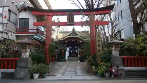 三崎稲荷神社の鳥居