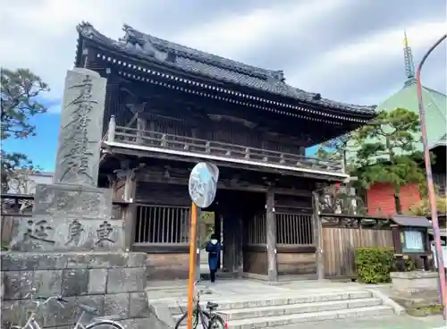 本覚寺の山門