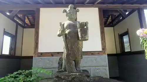 瀧泉寺の像