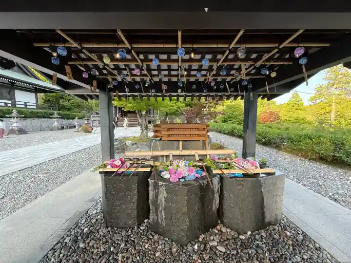 尊永寺の{uncategorized: "未分類", other: "その他", undefined: "問題あり", building: "その他建物", grave: "お墓", sacred_gate: "鳥居", guardian: "狛犬", statue: "像", buddha: "仏像", history: "歴史", nature: "自然", garden: "庭園", animal: "動物", pagoda: "塔", temizu: "手水舎", mountain_gate: "山門・神門", sanctuary: "本殿・本堂", subordinate: "末社・摂社", art: "芸術", scenery: "景色", jizo: "地蔵", ema: "絵馬", goshuin: "御朱印", omikuji: "おみくじ", items: "授与品その他", amulet: "お守り", goshuincho: "御朱印帳", eats: "食事", festival: "お祭り", votive_dance: "神楽", shichigosan: "七五三参", wedding: "結婚式", experience: "体験その他", initially: "初詣", around: "周辺", anti_infection: "感染症対策"}