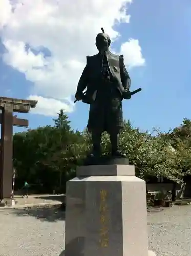 豊國神社の像