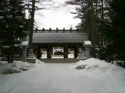 帯廣神社の山門・神門
