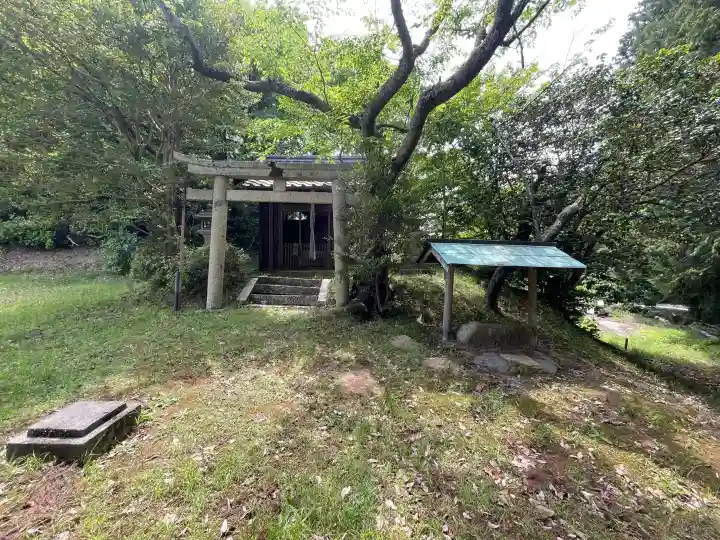 天満宮 (甲南町稗谷)の{uncategorized: "未分類", other: "その他", undefined: "問題あり", building: "その他建物", grave: "お墓", sacred_gate: "鳥居", guardian: "狛犬", statue: "像", buddha: "仏像", history: "歴史", nature: "自然", garden: "庭園", animal: "動物", pagoda: "塔", temizu: "手水舎", mountain_gate: "山門・神門", sanctuary: "本殿・本堂", subordinate: "末社・摂社", art: "芸術", scenery: "景色", jizo: "地蔵", ema: "絵馬", goshuin: "御朱印", omikuji: "おみくじ", items: "授与品その他", amulet: "お守り", goshuincho: "御朱印帳", eats: "食事", festival: "お祭り", votive_dance: "神楽", shichigosan: "七五三参", wedding: "結婚式", experience: "体験その他", initially: "初詣", around: "周辺", anti_infection: "感染症対策"}