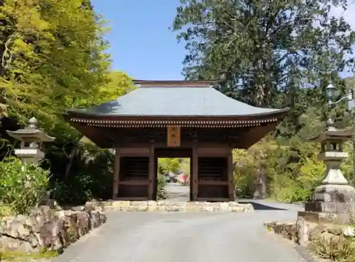 岩松寺の山門