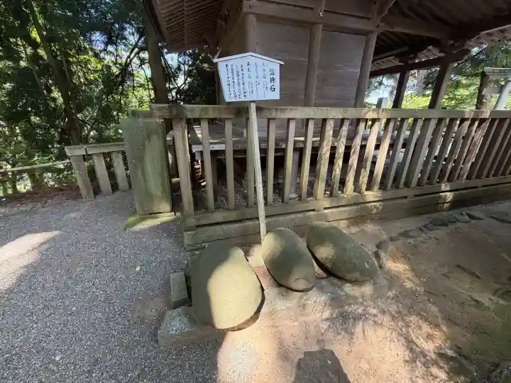 白山比咩神社の{uncategorized: "未分類", other: "その他", undefined: "問題あり", building: "その他建物", grave: "お墓", sacred_gate: "鳥居", guardian: "狛犬", statue: "像", buddha: "仏像", history: "歴史", nature: "自然", garden: "庭園", animal: "動物", pagoda: "塔", temizu: "手水舎", mountain_gate: "山門・神門", sanctuary: "本殿・本堂", subordinate: "末社・摂社", art: "芸術", scenery: "景色", jizo: "地蔵", ema: "絵馬", goshuin: "御朱印", omikuji: "おみくじ", items: "授与品その他", amulet: "お守り", goshuincho: "御朱印帳", eats: "食事", festival: "お祭り", votive_dance: "神楽", shichigosan: "七五三参", wedding: "結婚式", experience: "体験その他", initially: "初詣", around: "周辺", anti_infection: "感染症対策"}