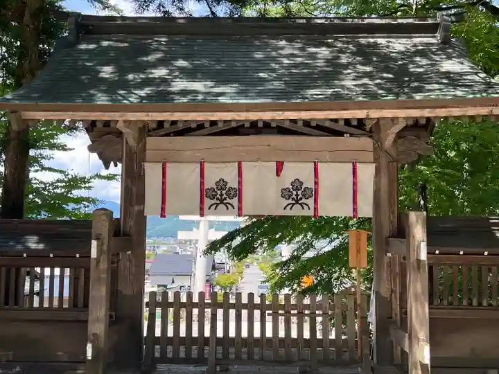 諏訪大社の山門・神門