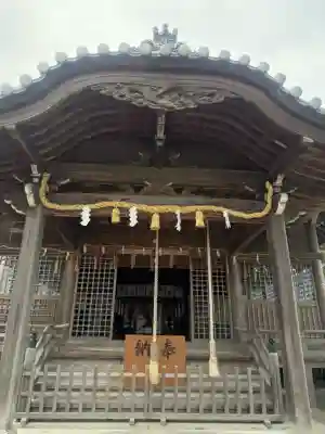 諏訪神社の{uncategorized: "未分類", other: "その他", undefined: "問題あり", building: "その他建物", grave: "お墓", sacred_gate: "鳥居", guardian: "狛犬", statue: "像", buddha: "仏像", history: "歴史", nature: "自然", garden: "庭園", animal: "動物", pagoda: "塔", temizu: "手水舎", mountain_gate: "山門・神門", sanctuary: "本殿・本堂", subordinate: "末社・摂社", art: "芸術", scenery: "景色", jizo: "地蔵", ema: "絵馬", goshuin: "御朱印", omikuji: "おみくじ", items: "授与品その他", amulet: "お守り", goshuincho: "御朱印帳", eats: "食事", festival: "お祭り", votive_dance: "神楽", shichigosan: "七五三参", wedding: "結婚式", experience: "体験その他", initially: "初詣", around: "周辺", anti_infection: "感染症対策"}