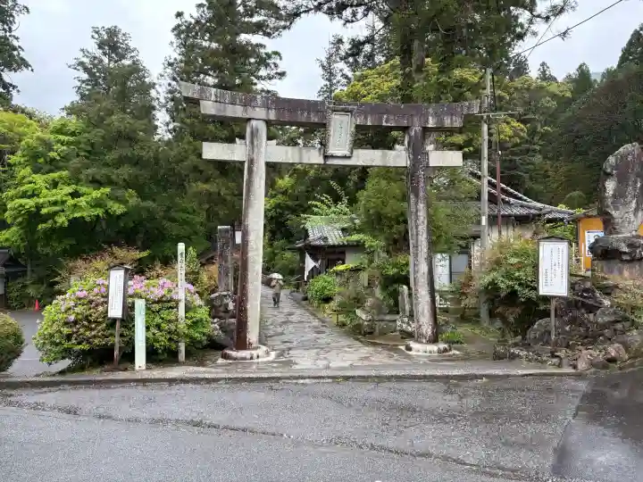 宇奈岐日女神社の{uncategorized: "未分類", other: "その他", undefined: "問題あり", building: "その他建物", grave: "お墓", sacred_gate: "鳥居", guardian: "狛犬", statue: "像", buddha: "仏像", history: "歴史", nature: "自然", garden: "庭園", animal: "動物", pagoda: "塔", temizu: "手水舎", mountain_gate: "山門・神門", sanctuary: "本殿・本堂", subordinate: "末社・摂社", art: "芸術", scenery: "景色", jizo: "地蔵", ema: "絵馬", goshuin: "御朱印", omikuji: "おみくじ", items: "授与品その他", amulet: "お守り", goshuincho: "御朱印帳", eats: "食事", festival: "お祭り", votive_dance: "神楽", shichigosan: "七五三参", wedding: "結婚式", experience: "体験その他", initially: "初詣", around: "周辺", anti_infection: "感染症対策"}