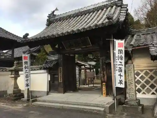 良参寺の山門