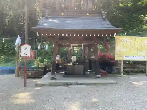 梨郷神社の{uncategorized: "未分類", other: "その他", undefined: "問題あり", building: "その他建物", grave: "お墓", sacred_gate: "鳥居", guardian: "狛犬", statue: "像", buddha: "仏像", history: "歴史", nature: "自然", garden: "庭園", animal: "動物", pagoda: "塔", temizu: "手水舎", mountain_gate: "山門・神門", sanctuary: "本殿・本堂", subordinate: "末社・摂社", art: "芸術", scenery: "景色", jizo: "地蔵", ema: "絵馬", goshuin: "御朱印", omikuji: "おみくじ", items: "授与品その他", amulet: "お守り", goshuincho: "御朱印帳", eats: "食事", festival: "お祭り", votive_dance: "神楽", shichigosan: "七五三参", wedding: "結婚式", experience: "体験その他", initially: "初詣", around: "周辺", anti_infection: "感染症対策"}