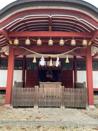 薦神社の本殿