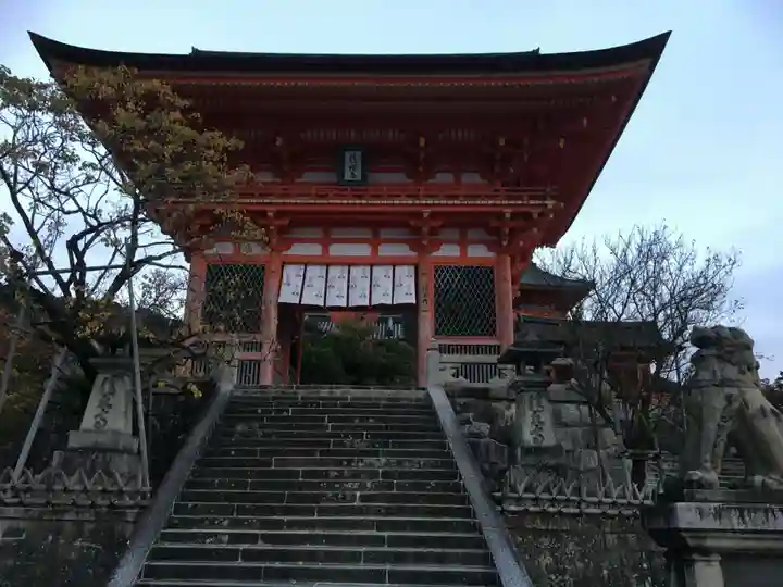 清水寺の山門・神門