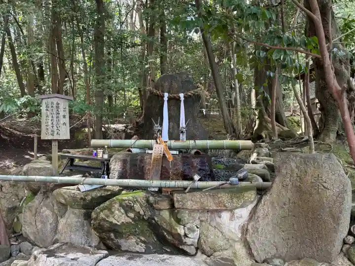 龍田大社の{uncategorized: "未分類", other: "その他", undefined: "問題あり", building: "その他建物", grave: "お墓", sacred_gate: "鳥居", guardian: "狛犬", statue: "像", buddha: "仏像", history: "歴史", nature: "自然", garden: "庭園", animal: "動物", pagoda: "塔", temizu: "手水舎", mountain_gate: "山門・神門", sanctuary: "本殿・本堂", subordinate: "末社・摂社", art: "芸術", scenery: "景色", jizo: "地蔵", ema: "絵馬", goshuin: "御朱印", omikuji: "おみくじ", items: "授与品その他", amulet: "お守り", goshuincho: "御朱印帳", eats: "食事", festival: "お祭り", votive_dance: "神楽", shichigosan: "七五三参", wedding: "結婚式", experience: "体験その他", initially: "初詣", around: "周辺", anti_infection: "感染症対策"}