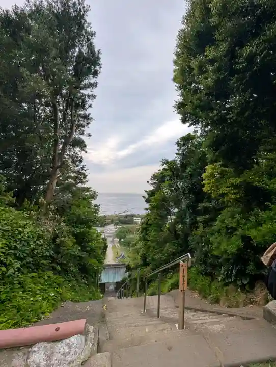 洲崎神社の{uncategorized: "未分類", other: "その他", undefined: "問題あり", building: "その他建物", grave: "お墓", sacred_gate: "鳥居", guardian: "狛犬", statue: "像", buddha: "仏像", history: "歴史", nature: "自然", garden: "庭園", animal: "動物", pagoda: "塔", temizu: "手水舎", mountain_gate: "山門・神門", sanctuary: "本殿・本堂", subordinate: "末社・摂社", art: "芸術", scenery: "景色", jizo: "地蔵", ema: "絵馬", goshuin: "御朱印", omikuji: "おみくじ", items: "授与品その他", amulet: "お守り", goshuincho: "御朱印帳", eats: "食事", festival: "お祭り", votive_dance: "神楽", shichigosan: "七五三参", wedding: "結婚式", experience: "体験その他", initially: "初詣", around: "周辺", anti_infection: "感染症対策"}