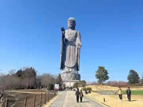東本願寺本廟 牛久浄苑（牛久大仏）の{uncategorized: "未分類", other: "その他", undefined: "問題あり", building: "その他建物", grave: "お墓", sacred_gate: "鳥居", guardian: "狛犬", statue: "像", buddha: "仏像", history: "歴史", nature: "自然", garden: "庭園", animal: "動物", pagoda: "塔", temizu: "手水舎", mountain_gate: "山門・神門", sanctuary: "本殿・本堂", subordinate: "末社・摂社", art: "芸術", scenery: "景色", jizo: "地蔵", ema: "絵馬", goshuin: "御朱印", omikuji: "おみくじ", items: "授与品その他", amulet: "お守り", goshuincho: "御朱印帳", eats: "食事", festival: "お祭り", votive_dance: "神楽", shichigosan: "七五三参", wedding: "結婚式", experience: "体験その他", initially: "初詣", around: "周辺", anti_infection: "感染症対策"}