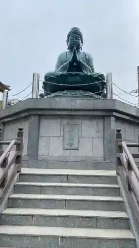 真浄寺の{uncategorized: "未分類", other: "その他", undefined: "問題あり", building: "その他建物", grave: "お墓", sacred_gate: "鳥居", guardian: "狛犬", statue: "像", buddha: "仏像", history: "歴史", nature: "自然", garden: "庭園", animal: "動物", pagoda: "塔", temizu: "手水舎", mountain_gate: "山門・神門", sanctuary: "本殿・本堂", subordinate: "末社・摂社", art: "芸術", scenery: "景色", jizo: "地蔵", ema: "絵馬", goshuin: "御朱印", omikuji: "おみくじ", items: "授与品その他", amulet: "お守り", goshuincho: "御朱印帳", eats: "食事", festival: "お祭り", votive_dance: "神楽", shichigosan: "七五三参", wedding: "結婚式", experience: "体験その他", initially: "初詣", around: "周辺", anti_infection: "感染症対策"}