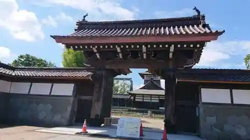 勝興寺の山門・神門