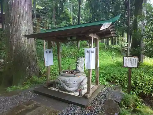 須山浅間神社の手水舎