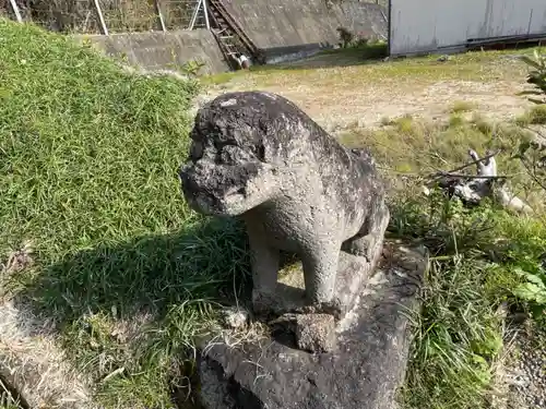 石上布留神社の狛犬