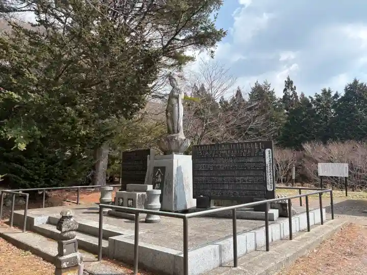 日輪寺の{uncategorized: "未分類", other: "その他", undefined: "問題あり", building: "その他建物", grave: "お墓", sacred_gate: "鳥居", guardian: "狛犬", statue: "像", buddha: "仏像", history: "歴史", nature: "自然", garden: "庭園", animal: "動物", pagoda: "塔", temizu: "手水舎", mountain_gate: "山門・神門", sanctuary: "本殿・本堂", subordinate: "末社・摂社", art: "芸術", scenery: "景色", jizo: "地蔵", ema: "絵馬", goshuin: "御朱印", omikuji: "おみくじ", items: "授与品その他", amulet: "お守り", goshuincho: "御朱印帳", eats: "食事", festival: "お祭り", votive_dance: "神楽", shichigosan: "七五三参", wedding: "結婚式", experience: "体験その他", initially: "初詣", around: "周辺", anti_infection: "感染症対策"}