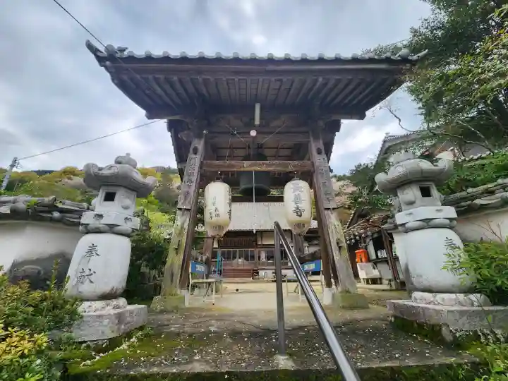 長善寺の{uncategorized: "未分類", other: "その他", undefined: "問題あり", building: "その他建物", grave: "お墓", sacred_gate: "鳥居", guardian: "狛犬", statue: "像", buddha: "仏像", history: "歴史", nature: "自然", garden: "庭園", animal: "動物", pagoda: "塔", temizu: "手水舎", mountain_gate: "山門・神門", sanctuary: "本殿・本堂", subordinate: "末社・摂社", art: "芸術", scenery: "景色", jizo: "地蔵", ema: "絵馬", goshuin: "御朱印", omikuji: "おみくじ", items: "授与品その他", amulet: "お守り", goshuincho: "御朱印帳", eats: "食事", festival: "お祭り", votive_dance: "神楽", shichigosan: "七五三参", wedding: "結婚式", experience: "体験その他", initially: "初詣", around: "周辺", anti_infection: "感染症対策"}