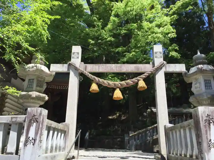 諏訪大社下社秋宮の鳥居