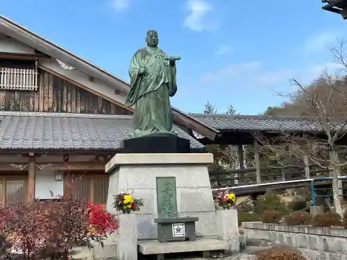 妙感寺の{uncategorized: "未分類", other: "その他", undefined: "問題あり", building: "その他建物", grave: "お墓", sacred_gate: "鳥居", guardian: "狛犬", statue: "像", buddha: "仏像", history: "歴史", nature: "自然", garden: "庭園", animal: "動物", pagoda: "塔", temizu: "手水舎", mountain_gate: "山門・神門", sanctuary: "本殿・本堂", subordinate: "末社・摂社", art: "芸術", scenery: "景色", jizo: "地蔵", ema: "絵馬", goshuin: "御朱印", omikuji: "おみくじ", items: "授与品その他", amulet: "お守り", goshuincho: "御朱印帳", eats: "食事", festival: "お祭り", votive_dance: "神楽", shichigosan: "七五三参", wedding: "結婚式", experience: "体験その他", initially: "初詣", around: "周辺", anti_infection: "感染症対策"}