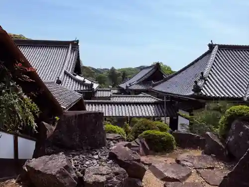 興聖寺（興聖寶林禅寺）の{uncategorized: "未分類", other: "その他", undefined: "問題あり", building: "その他建物", grave: "お墓", sacred_gate: "鳥居", guardian: "狛犬", statue: "像", buddha: "仏像", history: "歴史", nature: "自然", garden: "庭園", animal: "動物", pagoda: "塔", temizu: "手水舎", mountain_gate: "山門・神門", sanctuary: "本殿・本堂", subordinate: "末社・摂社", art: "芸術", scenery: "景色", jizo: "地蔵", ema: "絵馬", goshuin: "御朱印", omikuji: "おみくじ", items: "授与品その他", amulet: "お守り", goshuincho: "御朱印帳", eats: "食事", festival: "お祭り", votive_dance: "神楽", shichigosan: "七五三参", wedding: "結婚式", experience: "体験その他", initially: "初詣", around: "周辺", anti_infection: "感染症対策"}