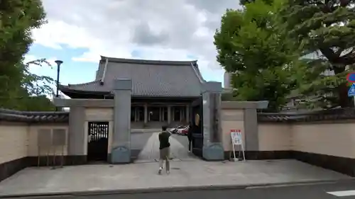 東本願寺の山門