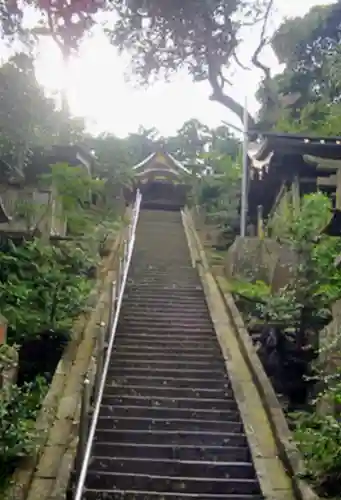 諏訪神社の{uncategorized: "未分類", other: "その他", undefined: "問題あり", building: "その他建物", grave: "お墓", sacred_gate: "鳥居", guardian: "狛犬", statue: "像", buddha: "仏像", history: "歴史", nature: "自然", garden: "庭園", animal: "動物", pagoda: "塔", temizu: "手水舎", mountain_gate: "山門・神門", sanctuary: "本殿・本堂", subordinate: "末社・摂社", art: "芸術", scenery: "景色", jizo: "地蔵", ema: "絵馬", goshuin: "御朱印", omikuji: "おみくじ", items: "授与品その他", amulet: "お守り", goshuincho: "御朱印帳", eats: "食事", festival: "お祭り", votive_dance: "神楽", shichigosan: "七五三参", wedding: "結婚式", experience: "体験その他", initially: "初詣", around: "周辺", anti_infection: "感染症対策"}