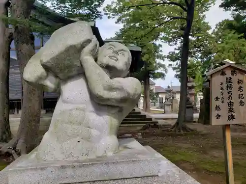 向本折白山神社の像