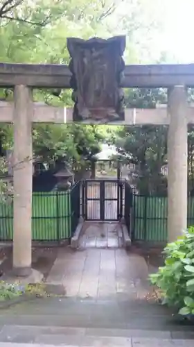 三囲神社の鳥居