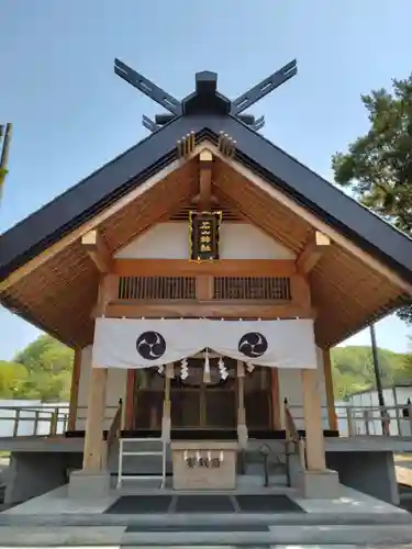 石山神社の本殿