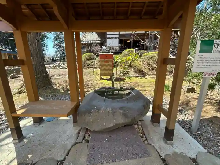 安養寺の{uncategorized: "未分類", other: "その他", undefined: "問題あり", building: "その他建物", grave: "お墓", sacred_gate: "鳥居", guardian: "狛犬", statue: "像", buddha: "仏像", history: "歴史", nature: "自然", garden: "庭園", animal: "動物", pagoda: "塔", temizu: "手水舎", mountain_gate: "山門・神門", sanctuary: "本殿・本堂", subordinate: "末社・摂社", art: "芸術", scenery: "景色", jizo: "地蔵", ema: "絵馬", goshuin: "御朱印", omikuji: "おみくじ", items: "授与品その他", amulet: "お守り", goshuincho: "御朱印帳", eats: "食事", festival: "お祭り", votive_dance: "神楽", shichigosan: "七五三参", wedding: "結婚式", experience: "体験その他", initially: "初詣", around: "周辺", anti_infection: "感染症対策"}