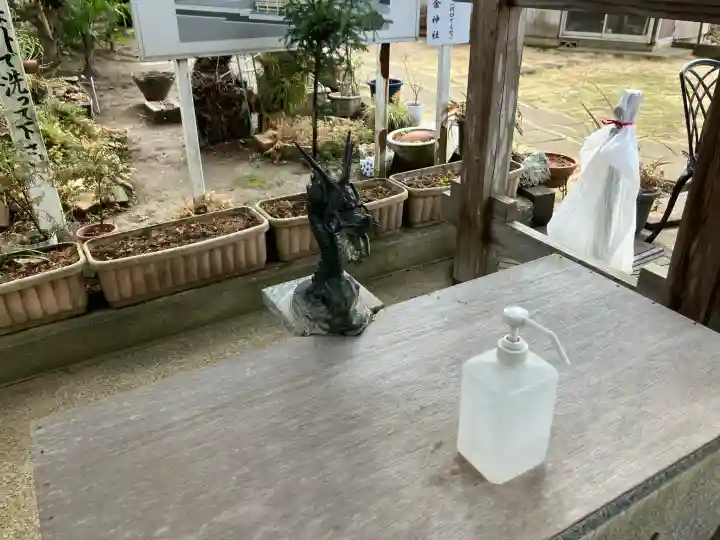 思金神社の{uncategorized: "未分類", other: "その他", undefined: "問題あり", building: "その他建物", grave: "お墓", sacred_gate: "鳥居", guardian: "狛犬", statue: "像", buddha: "仏像", history: "歴史", nature: "自然", garden: "庭園", animal: "動物", pagoda: "塔", temizu: "手水舎", mountain_gate: "山門・神門", sanctuary: "本殿・本堂", subordinate: "末社・摂社", art: "芸術", scenery: "景色", jizo: "地蔵", ema: "絵馬", goshuin: "御朱印", omikuji: "おみくじ", items: "授与品その他", amulet: "お守り", goshuincho: "御朱印帳", eats: "食事", festival: "お祭り", votive_dance: "神楽", shichigosan: "七五三参", wedding: "結婚式", experience: "体験その他", initially: "初詣", around: "周辺", anti_infection: "感染症対策"}